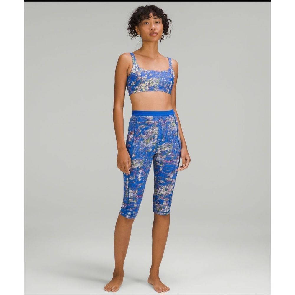 Lululemon High-Rise Paddle Crop 15.75"
Length  Size 4 NWT